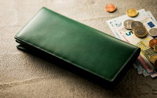 緑色の長財布